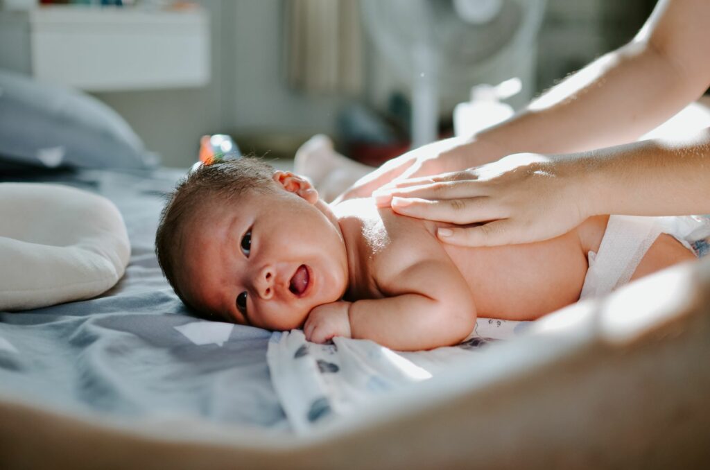 infant massage,babycare,newborn,newborn massage