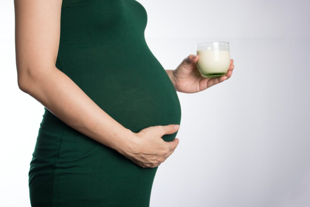 milk and pregnant woman